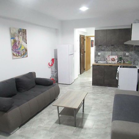 Artistic Rent Rooms & Apartments Nea Kallikrateia Bagian luar foto