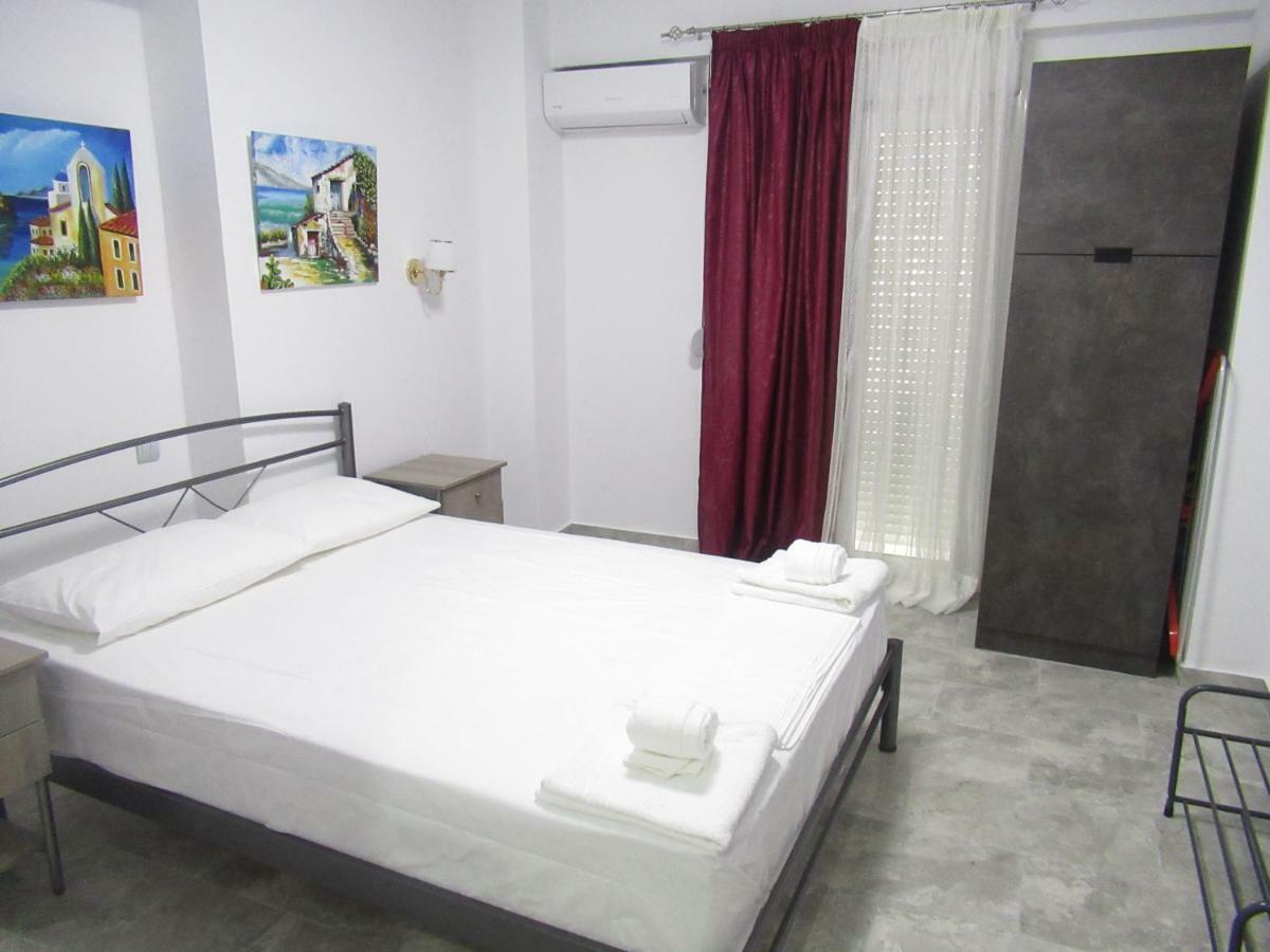 Artistic Rent Rooms & Apartments Nea Kallikrateia Bagian luar foto