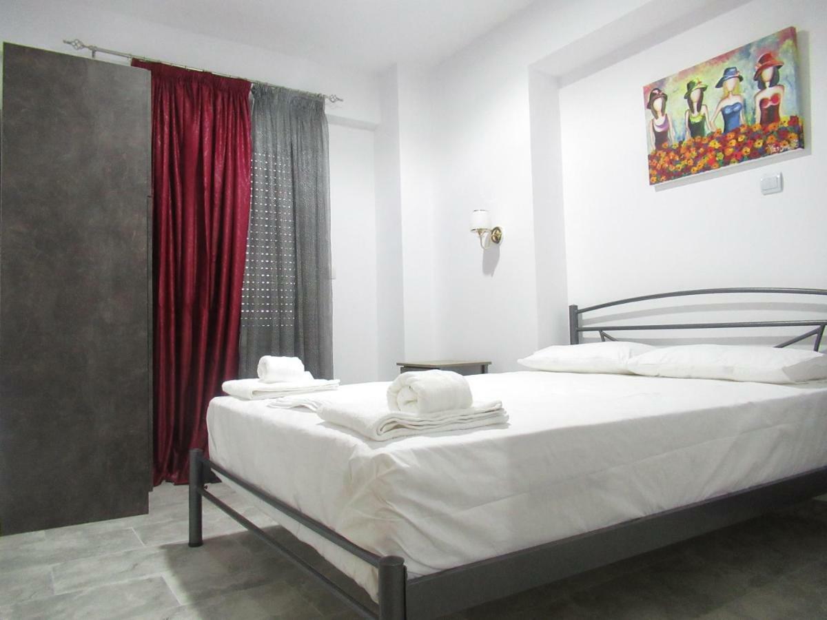 Artistic Rent Rooms & Apartments Nea Kallikrateia Bagian luar foto