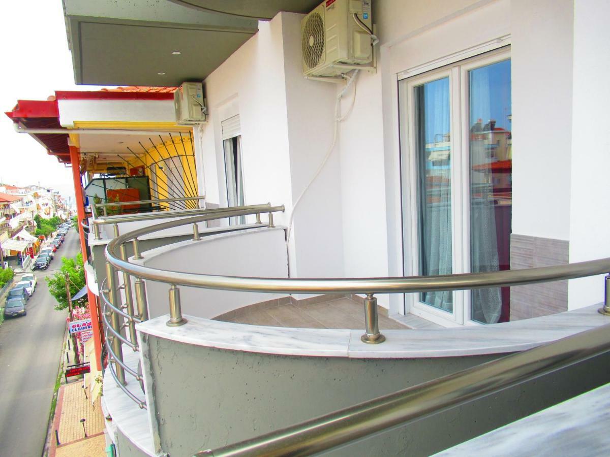 Artistic Rent Rooms & Apartments Nea Kallikrateia Bagian luar foto