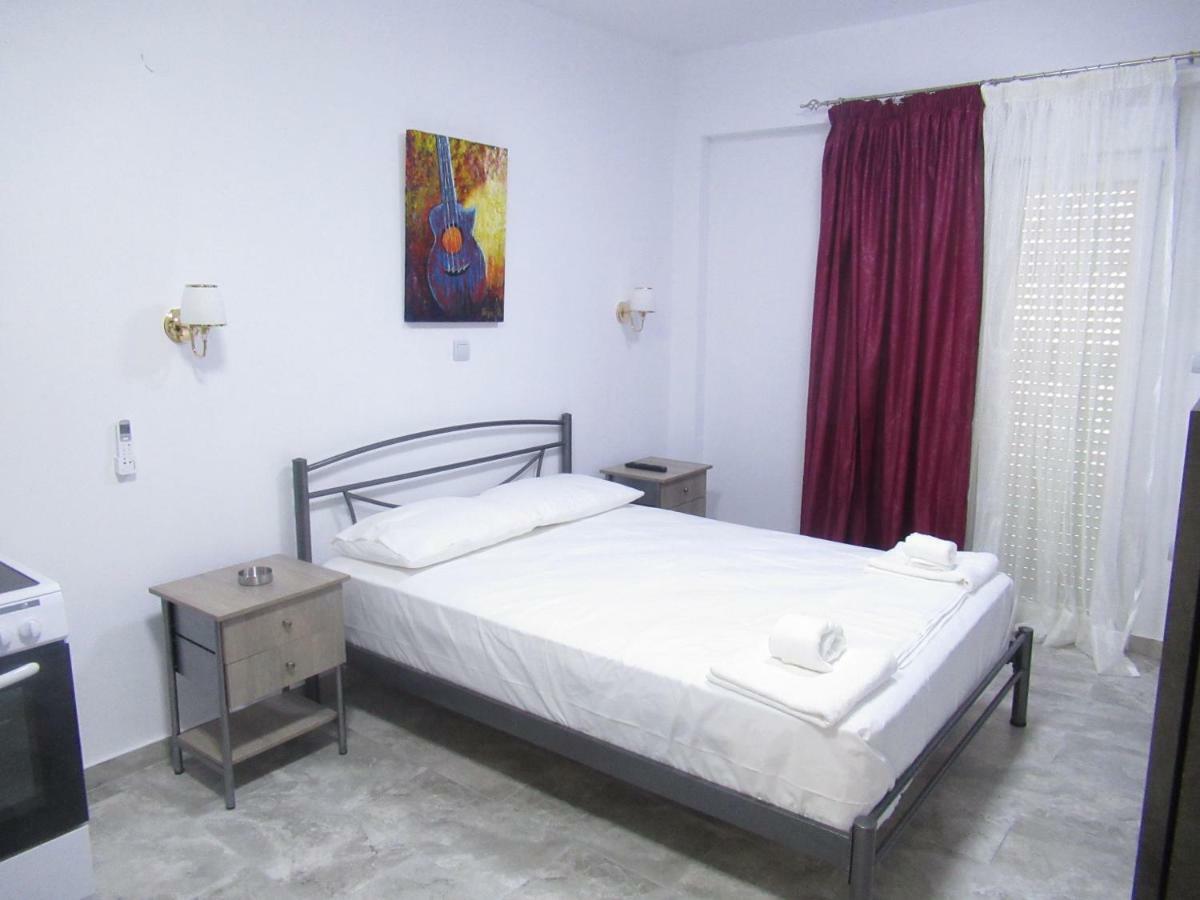 Artistic Rent Rooms & Apartments Nea Kallikrateia Bagian luar foto